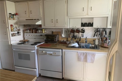 Condominio en venta en Pembroke Pines, Florida, 2 dormitorios № 1984711 - foto 9