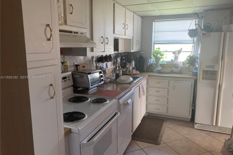Condominio en venta en Pembroke Pines, Florida, 2 dormitorios № 1984711 - foto 11