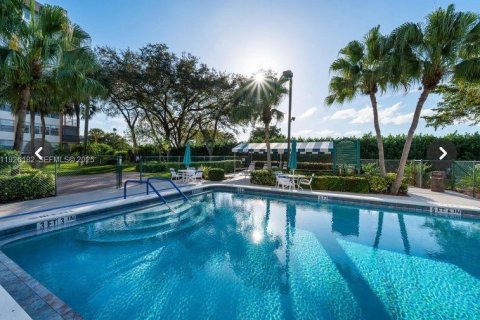 Condominio en venta en Pembroke Pines, Florida, 2 dormitorios № 1984711 - foto 1