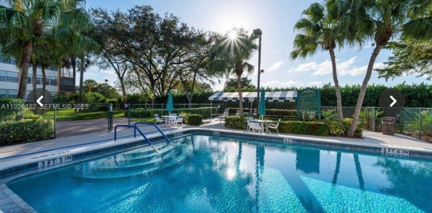 Condominio en Pembroke Pines, Florida, 2 dormitorios  № 1984711