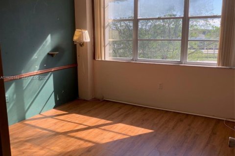 Condominio en venta en Pembroke Pines, Florida, 2 dormitorios № 1984711 - foto 25