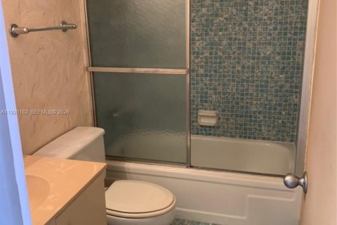 Condominio en venta en Pembroke Pines, Florida, 2 dormitorios № 1984711 - foto 28