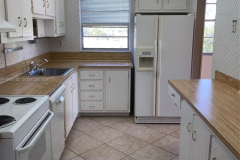 Condominio en venta en Pembroke Pines, Florida, 2 dormitorios № 1984711 - foto 16