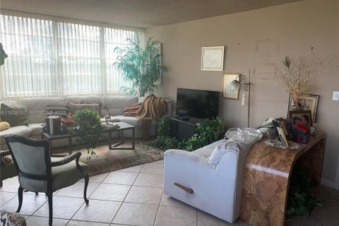 Condominio en venta en Pembroke Pines, Florida, 2 dormitorios № 1984711 - foto 7