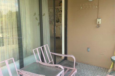 Condominio en venta en Pembroke Pines, Florida, 2 dormitorios № 1984711 - foto 5