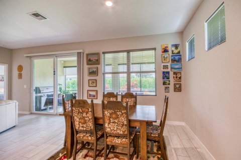 House in Jensen Beach, Florida 4 bedrooms, 188.87 sq.m. № 2251166 - photo 9