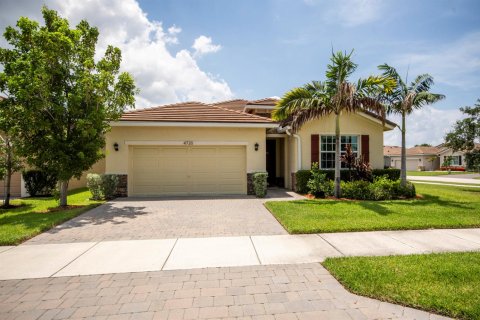 House in Jensen Beach, Florida 4 bedrooms, 188.87 sq.m. № 2251166 - photo 30