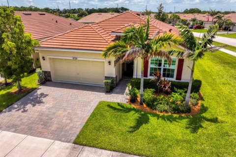 House in Jensen Beach, Florida 4 bedrooms, 188.87 sq.m. № 2251166 - photo 28
