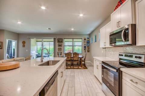 House in Jensen Beach, Florida 4 bedrooms, 188.87 sq.m. № 2251166 - photo 8