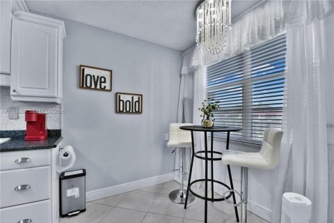 Снять в аренду кондоминиум в Лодердейл-Лейкс, Флорида 2 спальни, 89.19м2, № 2006416 - фото 6