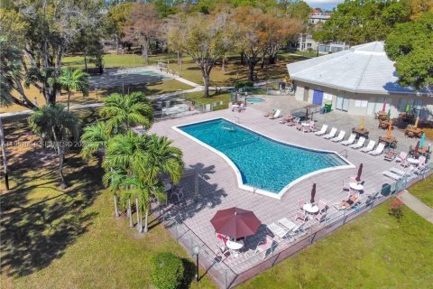 Снять в аренду кондоминиум в Лодердейл-Лейкс, Флорида 2 спальни, 89.19м2, № 2006416 - фото 18