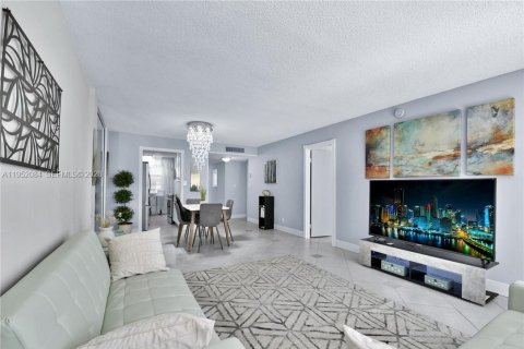 Снять в аренду кондоминиум в Лодердейл-Лейкс, Флорида 2 спальни, 89.19м2, № 2006416 - фото 10