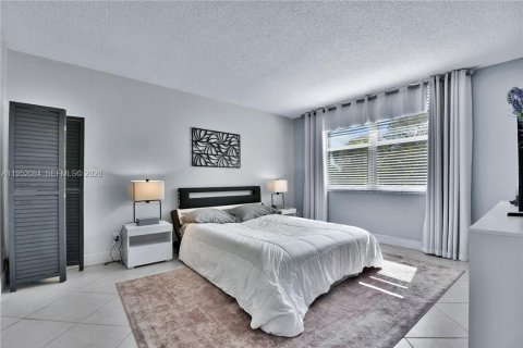 Снять в аренду кондоминиум в Лодердейл-Лейкс, Флорида 2 спальни, 89.19м2, № 2006416 - фото 12