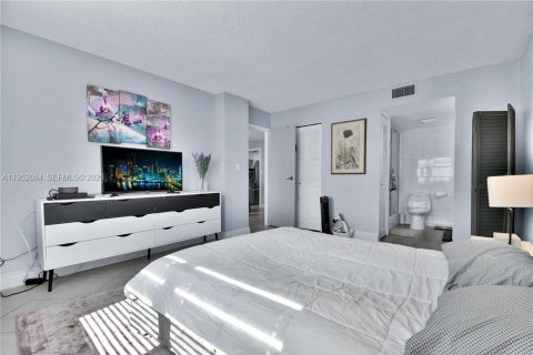 Снять в аренду кондоминиум в Лодердейл-Лейкс, Флорида 2 спальни, 89.19м2, № 2006416 - фото 14