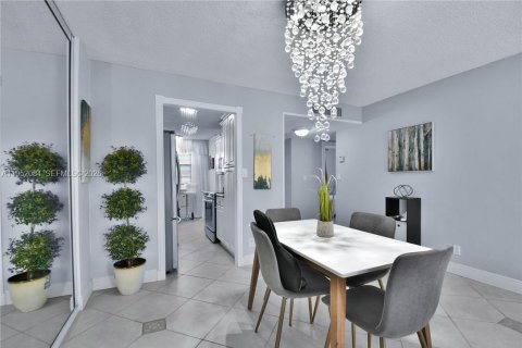 Снять в аренду кондоминиум в Лодердейл-Лейкс, Флорида 2 спальни, 89.19м2, № 2006416 - фото 24