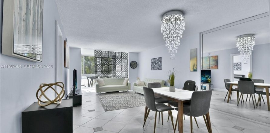 Кондоминиум с 2 спальнями в Лодердейл-Лейкс, Флорида № 2006416