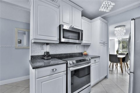 Снять в аренду кондоминиум в Лодердейл-Лейкс, Флорида 2 спальни, 89.19м2, № 2006416 - фото 5