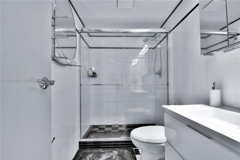 Снять в аренду кондоминиум в Лодердейл-Лейкс, Флорида 2 спальни, 89.19м2, № 2006416 - фото 17