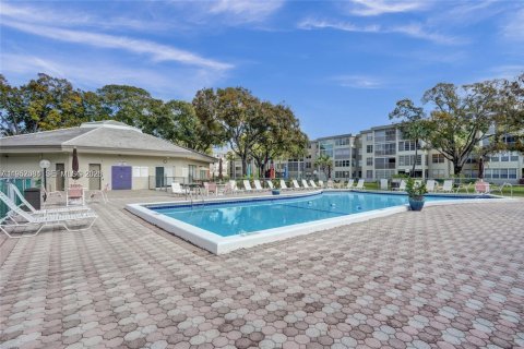 Снять в аренду кондоминиум в Лодердейл-Лейкс, Флорида 2 спальни, 89.19м2, № 2006416 - фото 19