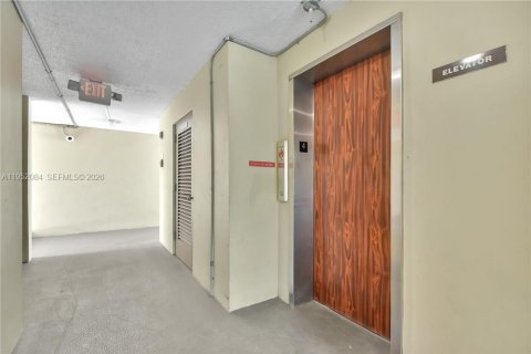 Снять в аренду кондоминиум в Лодердейл-Лейкс, Флорида 2 спальни, 89.19м2, № 2006416 - фото 23