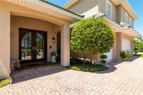House in Treasure Island, Florida 4 bedrooms, 473.43 sq.m. № 1616396 - photo 4