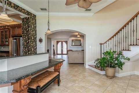 House in Treasure Island, Florida 4 bedrooms, 473.43 sq.m. № 1616396 - photo 11