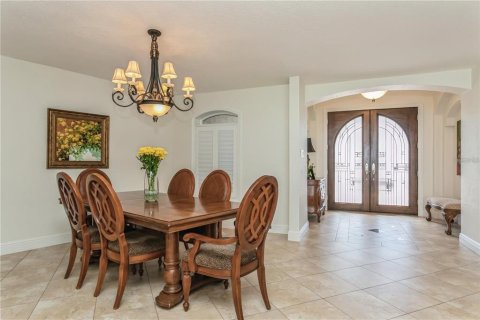 House in Treasure Island, Florida 4 bedrooms, 473.43 sq.m. № 1616396 - photo 6