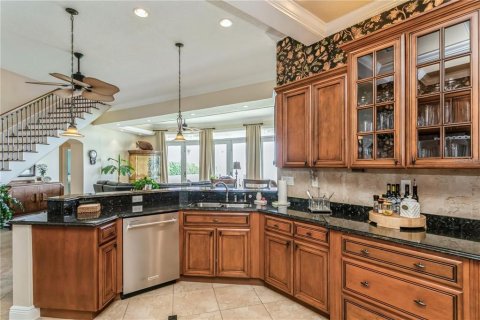 House in Treasure Island, Florida 4 bedrooms, 473.43 sq.m. № 1616396 - photo 16