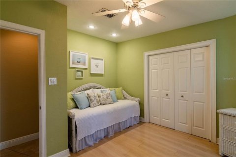 House in Treasure Island, Florida 4 bedrooms, 473.43 sq.m. № 1616396 - photo 24