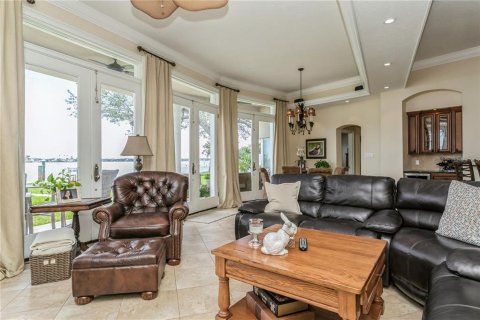 House in Treasure Island, Florida 4 bedrooms, 473.43 sq.m. № 1616396 - photo 13