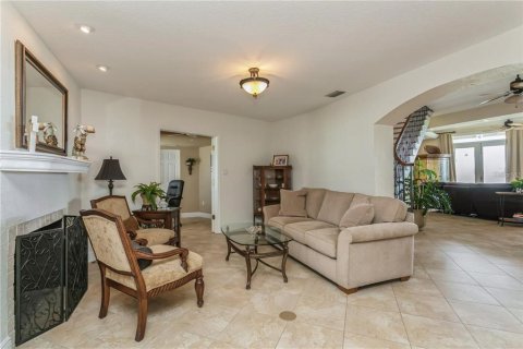 House in Treasure Island, Florida 4 bedrooms, 473.43 sq.m. № 1616396 - photo 9