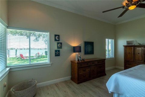 House in Treasure Island, Florida 4 bedrooms, 473.43 sq.m. № 1616396 - photo 29