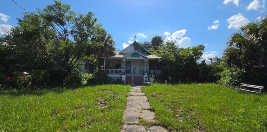 Commercial property in DeLand, Florida 154.4 sq.m. № 2095380