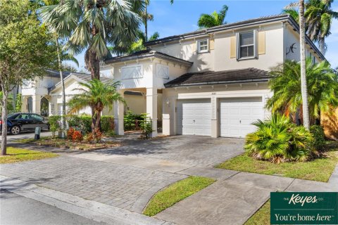 Casa en venta en Homestead, Florida, 5 dormitorios, 250.19 m2 № 1764839 - foto 1