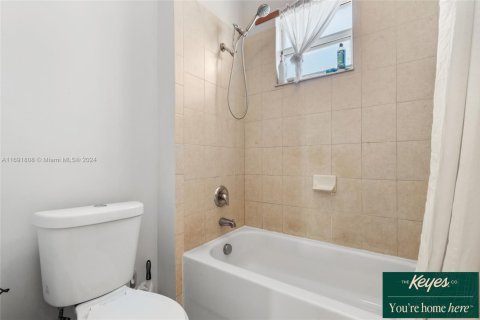 Casa en venta en Homestead, Florida, 5 dormitorios, 250.19 m2 № 1764839 - foto 27
