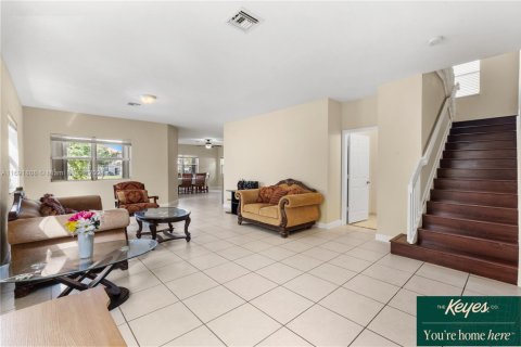 Casa en venta en Homestead, Florida, 5 dormitorios, 250.19 m2 № 1764839 - foto 2