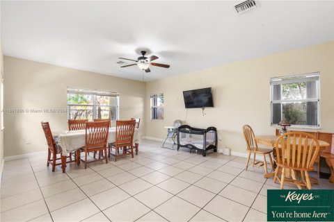 Casa en venta en Homestead, Florida, 5 dormitorios, 250.19 m2 № 1764839 - foto 12