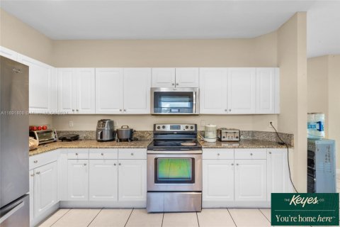 Casa en venta en Homestead, Florida, 5 dormitorios, 250.19 m2 № 1764839 - foto 13