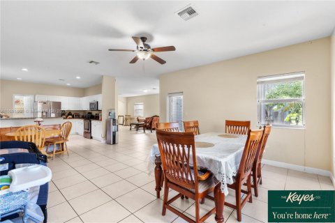 Casa en venta en Homestead, Florida, 5 dormitorios, 250.19 m2 № 1764839 - foto 4