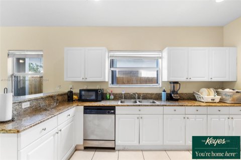 Casa en venta en Homestead, Florida, 5 dormitorios, 250.19 m2 № 1764839 - foto 14