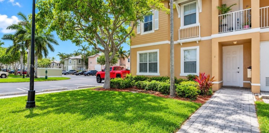 Condominio en Homestead, Florida, 3 dormitorios  № 2418051