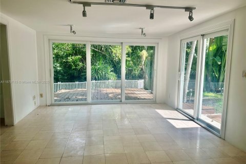 Villa ou maison à louer à Fort Lauderdale, Floride: 2 chambres, 135.45 m2 № 1921275 - photo 12