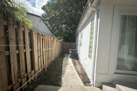 Villa ou maison à louer à Fort Lauderdale, Floride: 2 chambres, 135.45 m2 № 1921275 - photo 27