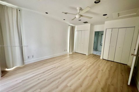 Villa ou maison à louer à Fort Lauderdale, Floride: 2 chambres, 135.45 m2 № 1921275 - photo 16