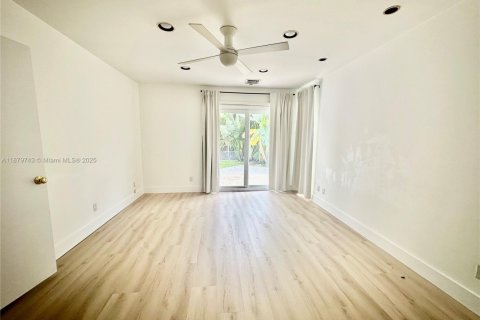 Villa ou maison à louer à Fort Lauderdale, Floride: 2 chambres, 135.45 m2 № 1921275 - photo 17