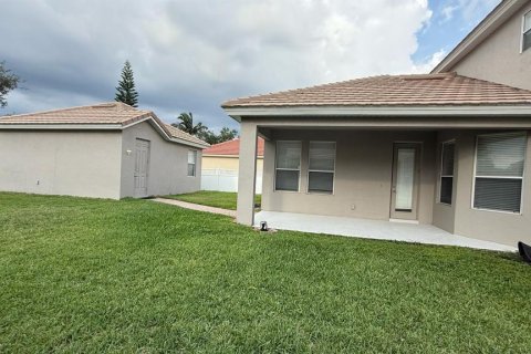 Villa ou maison à louer à Winter Garden, Floride: 4 chambres, 277.59 m2 № 1919394 - photo 3