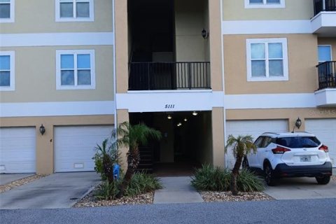 Condo in New Port Richey, Florida, 2 bedrooms  № 2337446