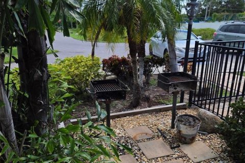 Condo in New Port Richey, Florida, 2 bedrooms  № 2337446 - photo 23