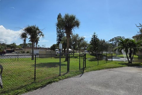 Condo in New Port Richey, Florida, 2 bedrooms  № 2337446 - photo 18