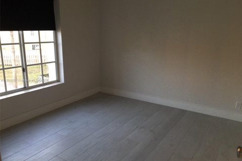Condo in Doral, Florida, 2 bedrooms  № 1897175 - photo 5